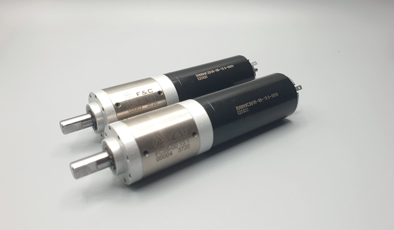 Coreless DC motor and Ø22 mm planetary gearbox.